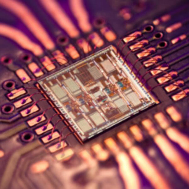 供應，回收 [Broadcom] AFSI-R74C4SB 56Gb/s 4 通道線性 TIA（跨阻抗放大器）IC